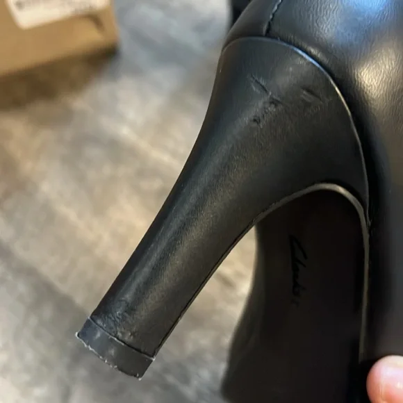 Clark’s “Adriel Viola” black leather heels size 6 - Picture 7 of 7
